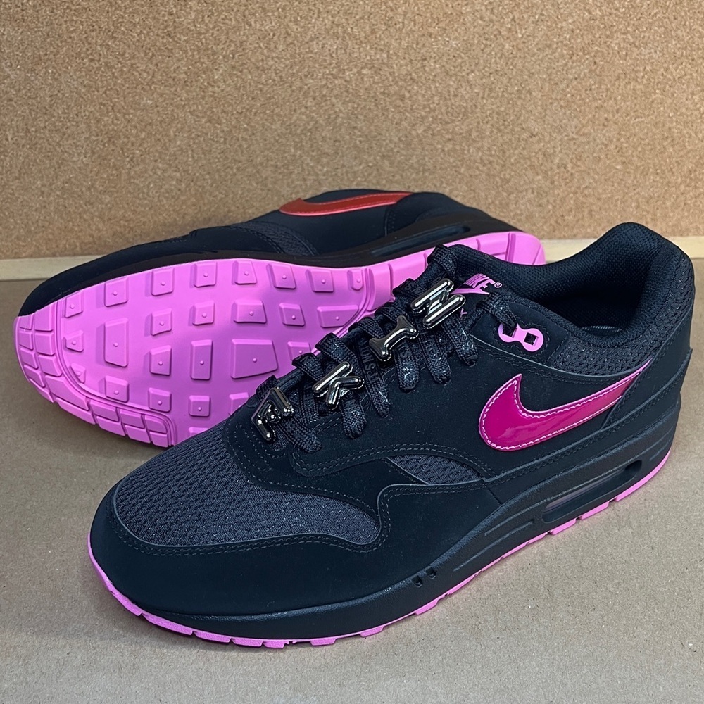 Air max 1
Valentine's day 2025
Brand new